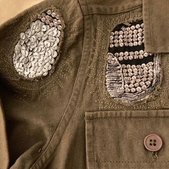 Of Two Minds Cotton Cargo Pocket Utility Shirt Jacket with Sequin Patches. Green - Picture 3 of 9